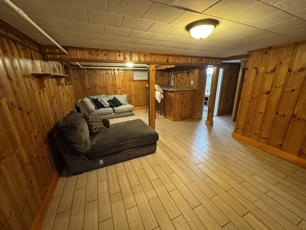 181 Bonad Rd, Chestnut Hill
