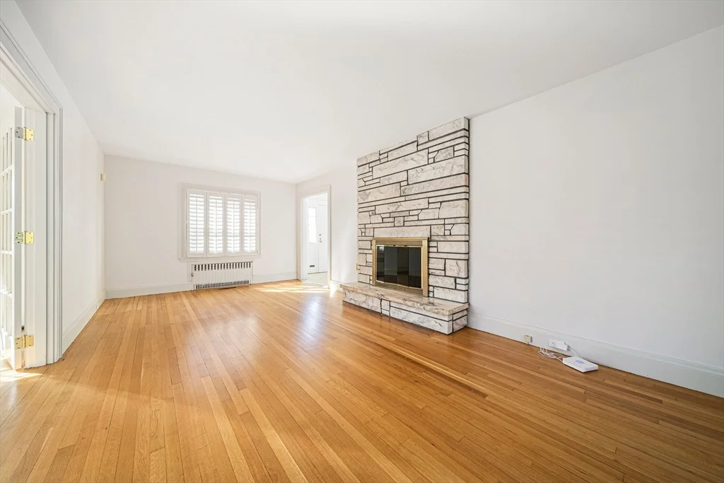 93 Lincoln Rd, Lawrence Estates