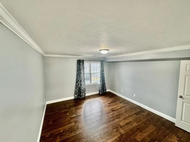 700 Shore Dr, Fall River