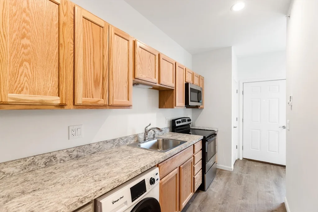 50 R Maplewood Ave, Gloucester