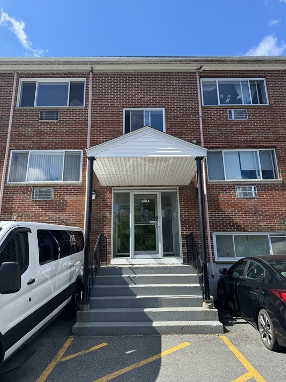 135 Winthrop St, Framingham