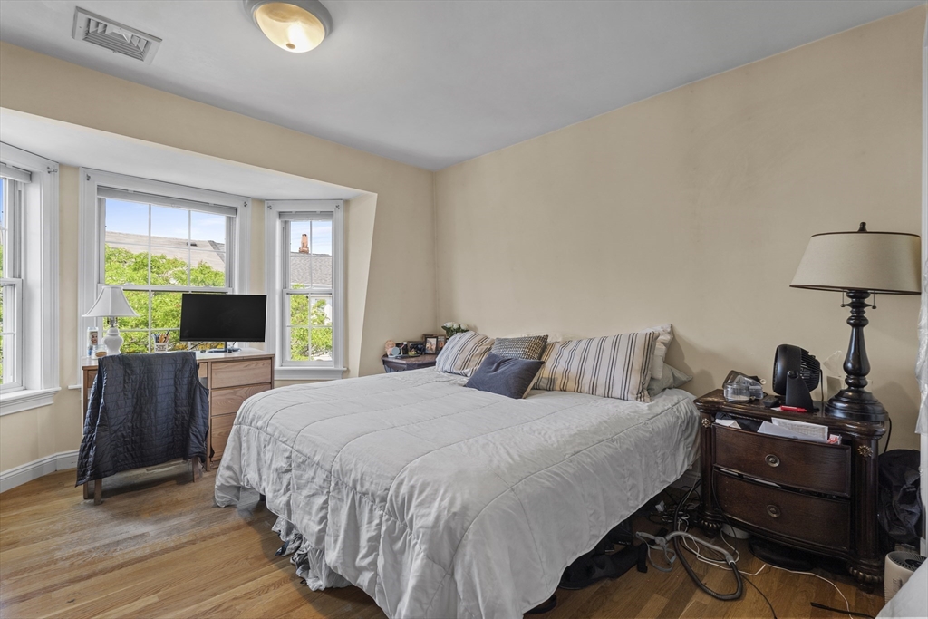 16 Gates St, South Boston