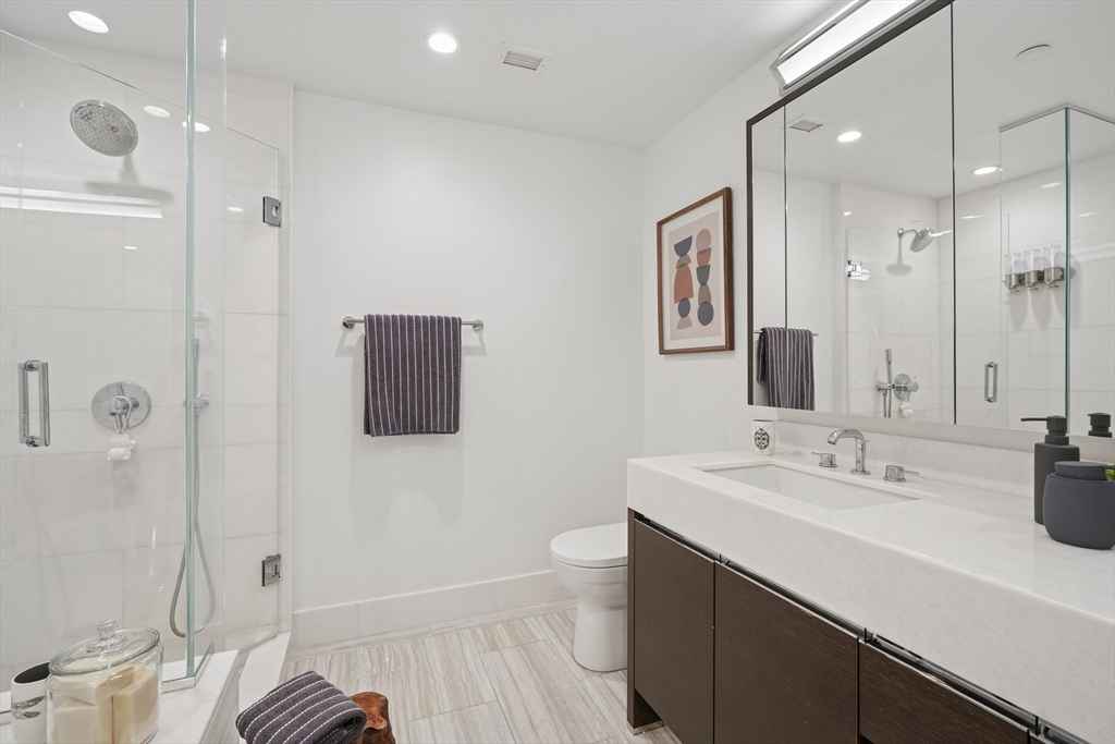 100 Lovejoy Wharf, Waterfront