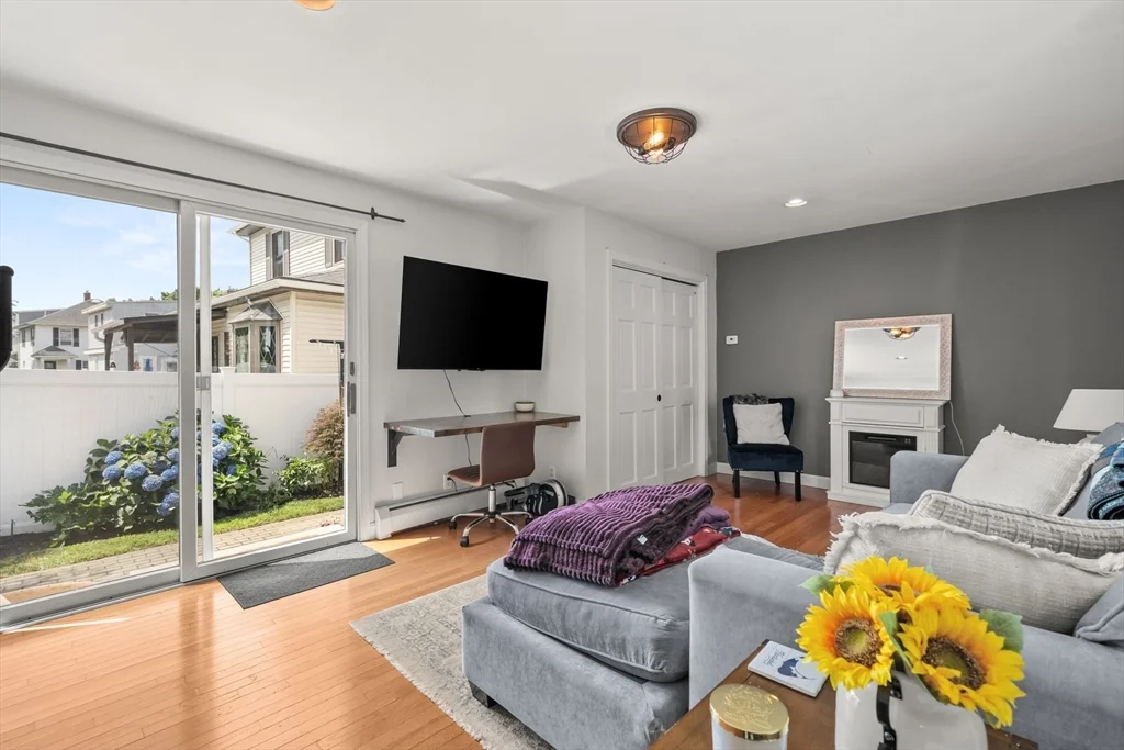 196 Waverley Rd, North Andover