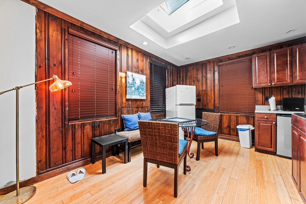 49 Charles St, Beacon Hill