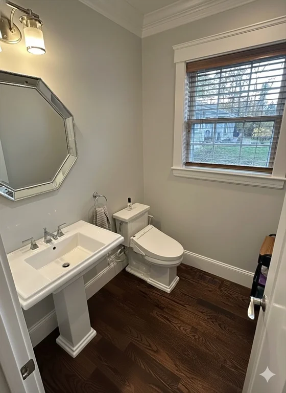 53 Old Mystic St, Arlington