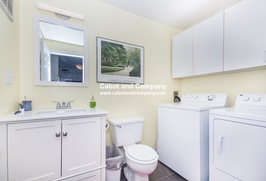 2 Brewer St, Jamaica Plain