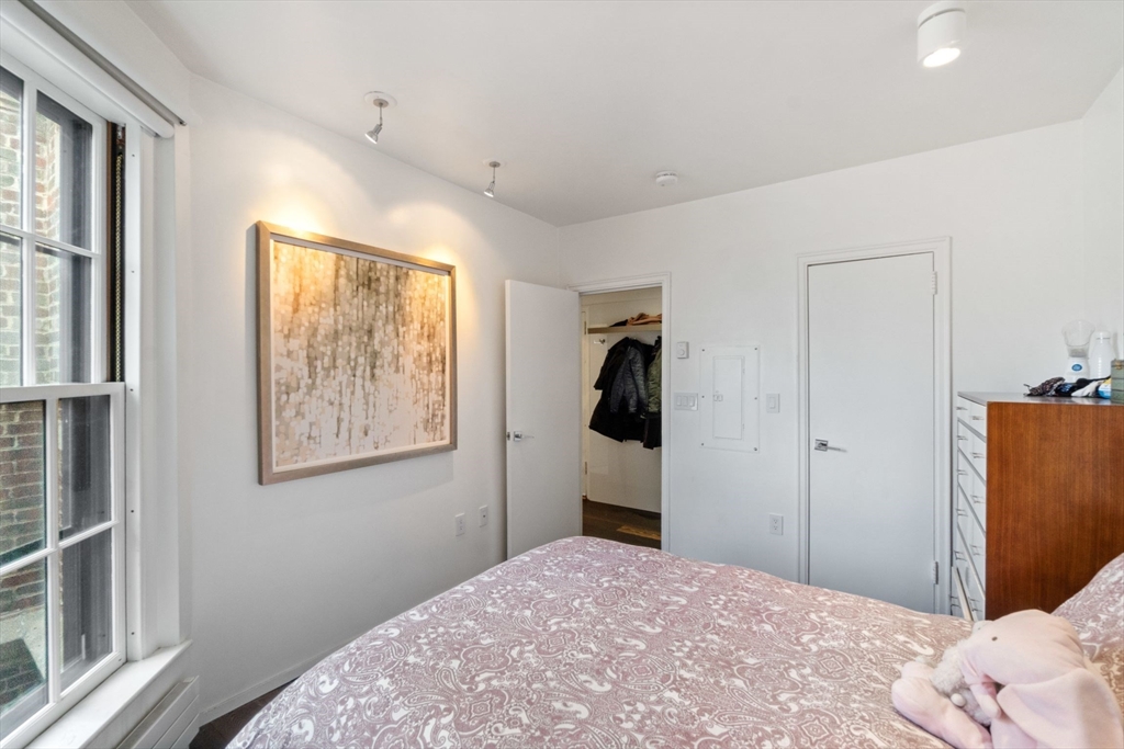 988 Memorial Dr, Harvard Square