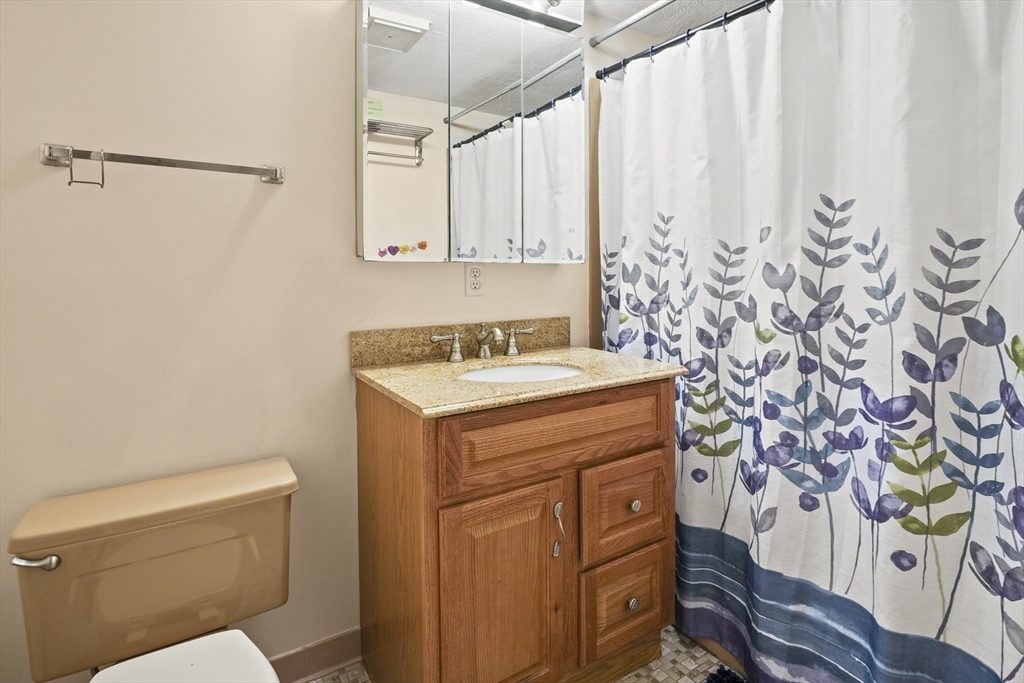 55 Angleside Rd, Waltham