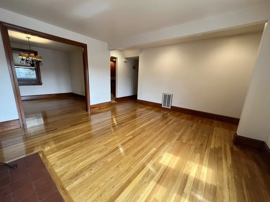 584 Humphrey St, Swampscott