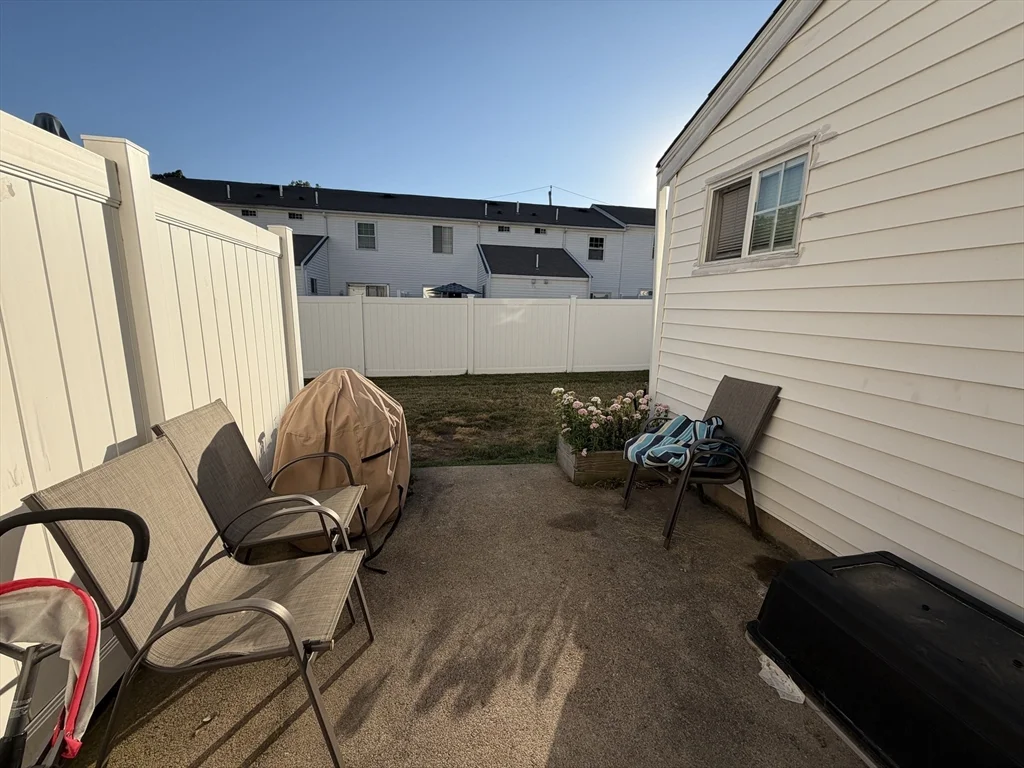 6 Ba Dr, North Attleboro