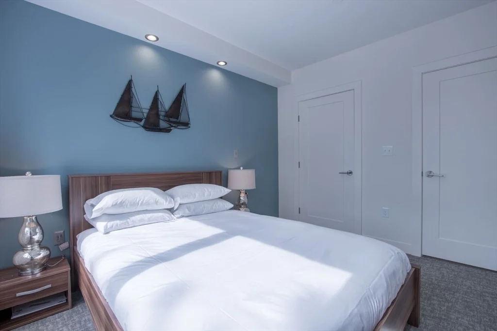 900 Beacon St, Fenway