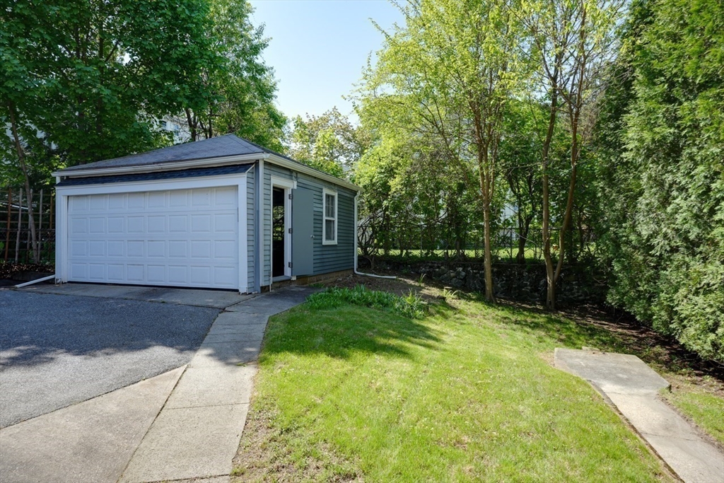 21 Fessenden Rd, Arlington