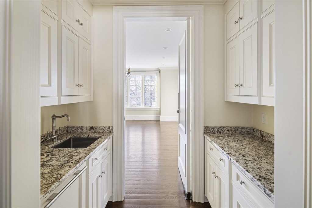 72 Drumlin Rd, Newton