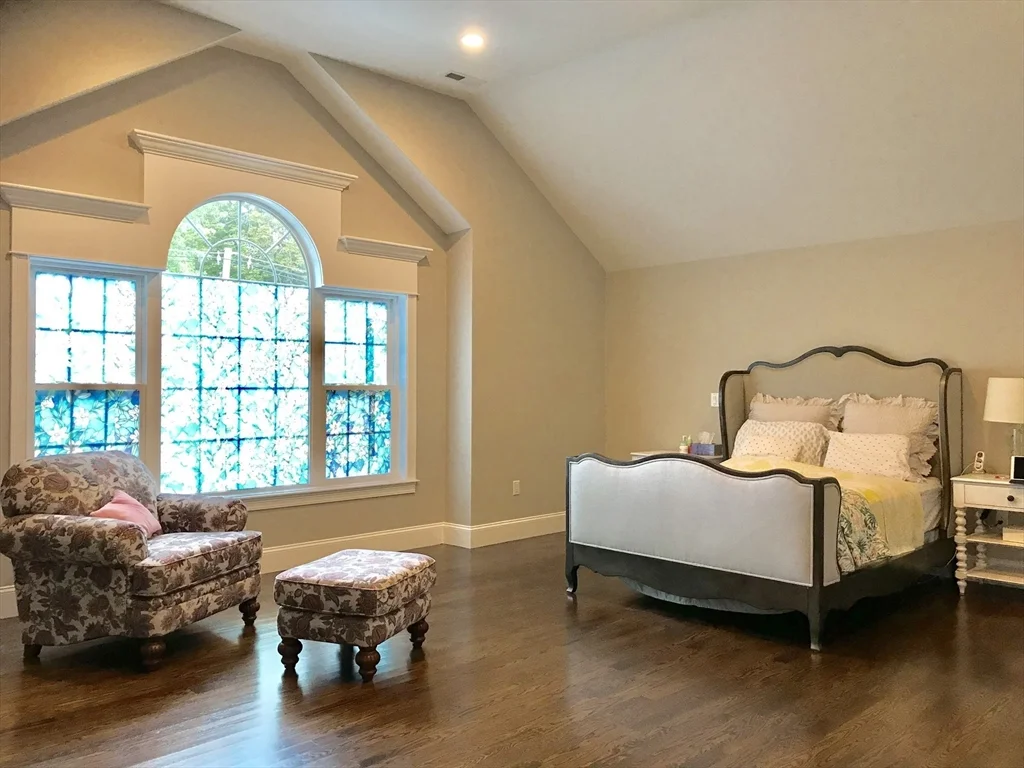 301 Linden St, Wellesley