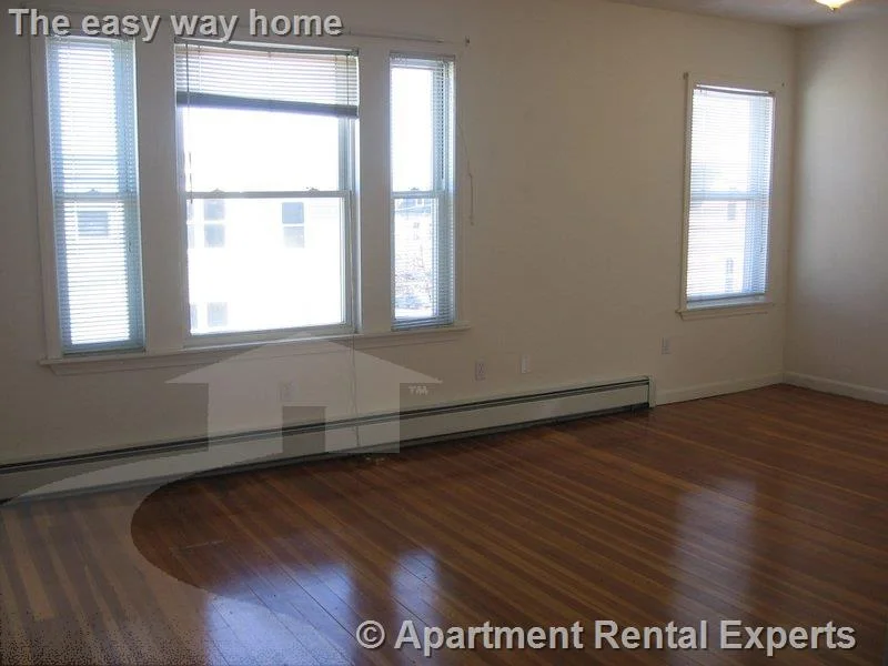 8 Pearl St, Tufts