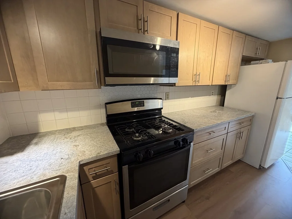 79 N Main St, North Bellingham