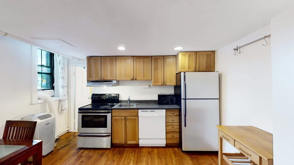 137 Peterborough St, Fenway