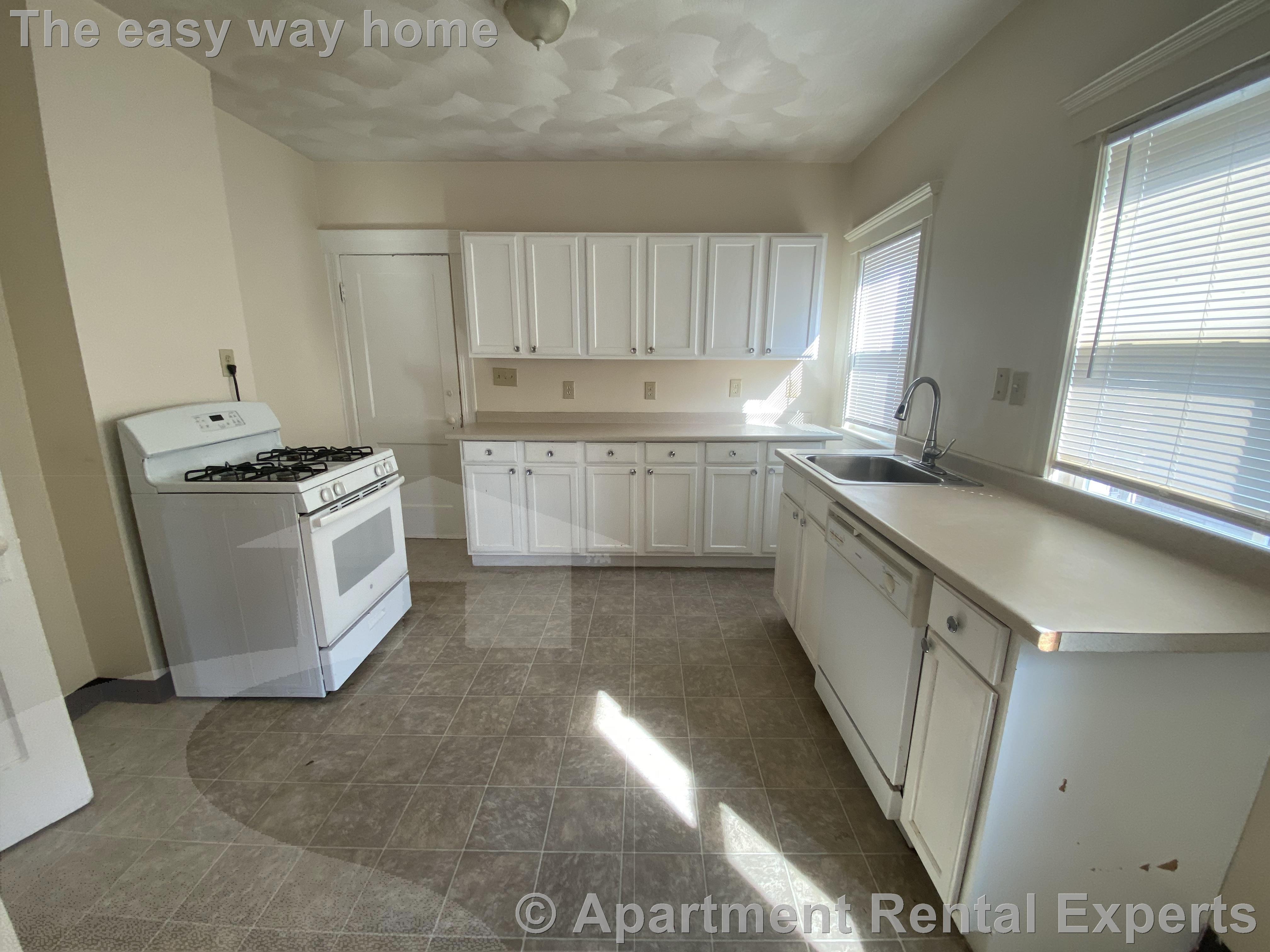 10 Pinkham Rd, Tufts