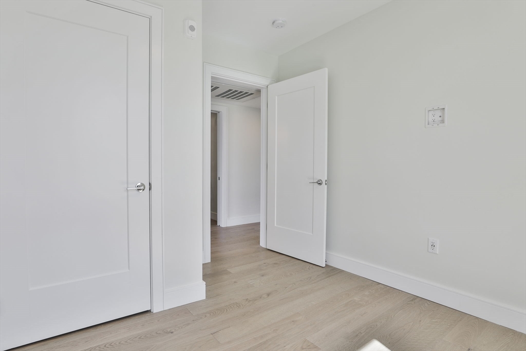 301 Border St, East Boston