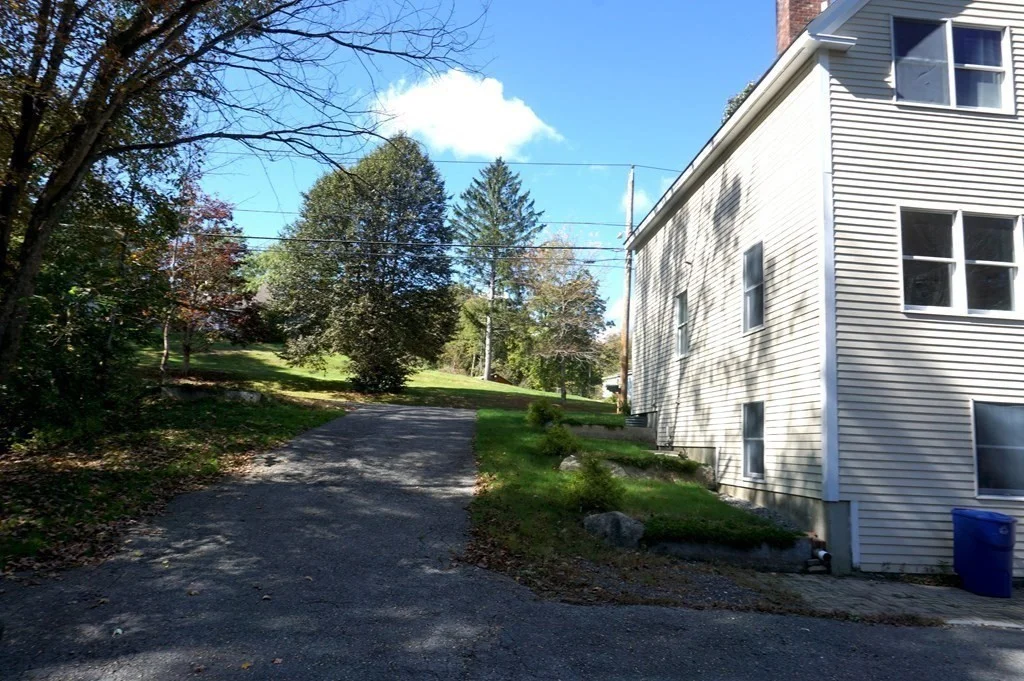 90 Groton St, Pepperell