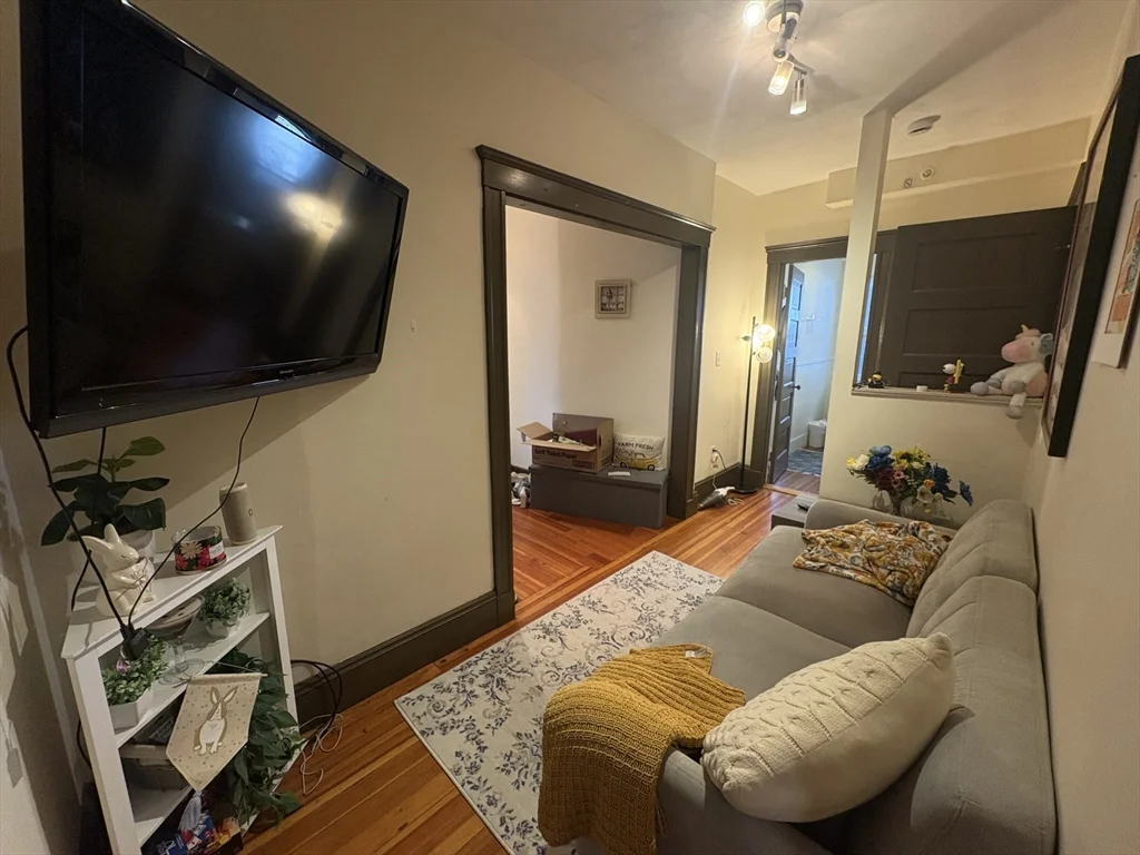 352 Main St, Medford