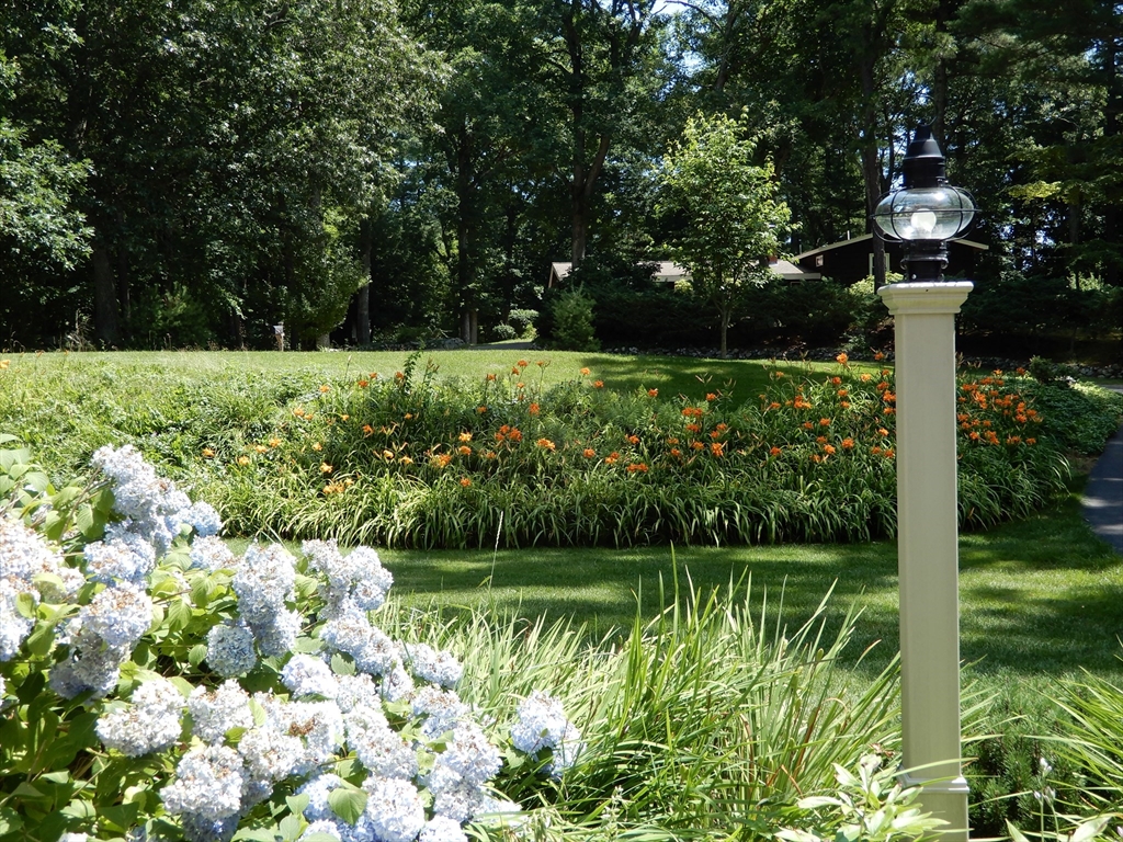 9 Fleetwood Dr, Norfolk