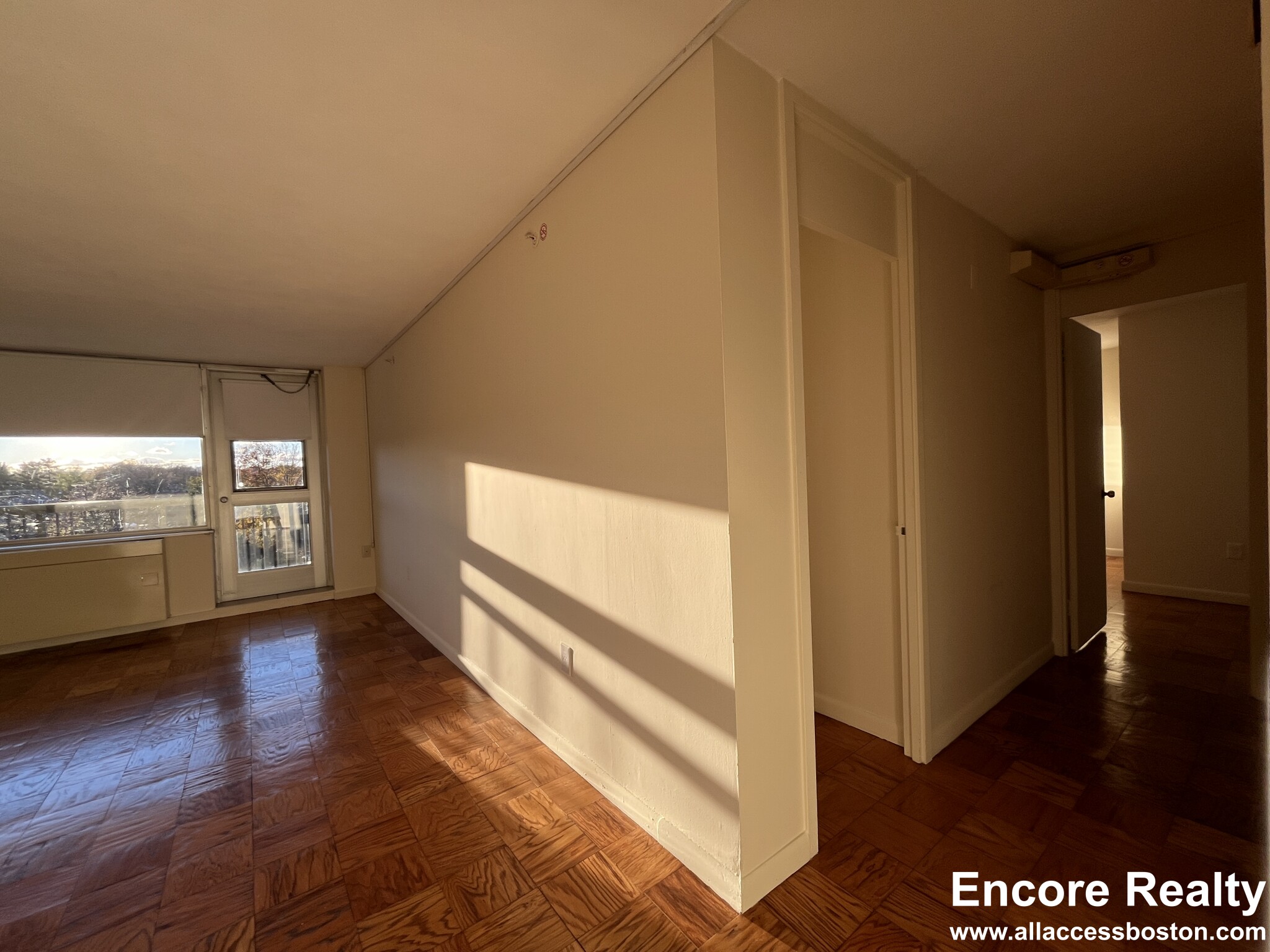 101 Monmouth St, Longwood