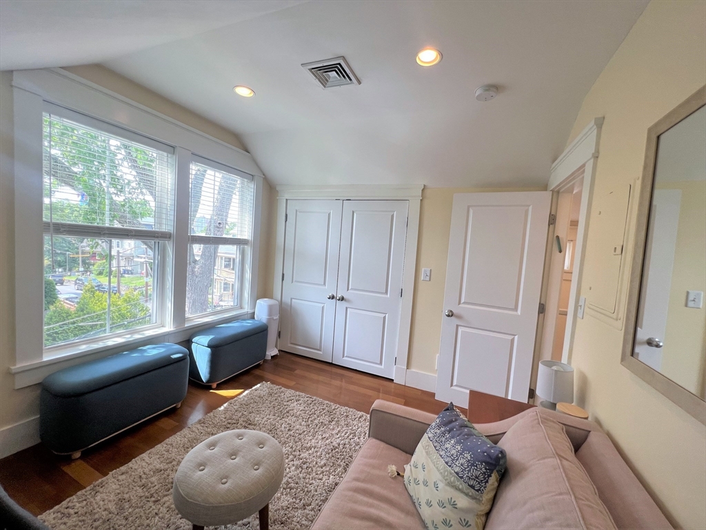 44 Rockview St, Jamaica Plain