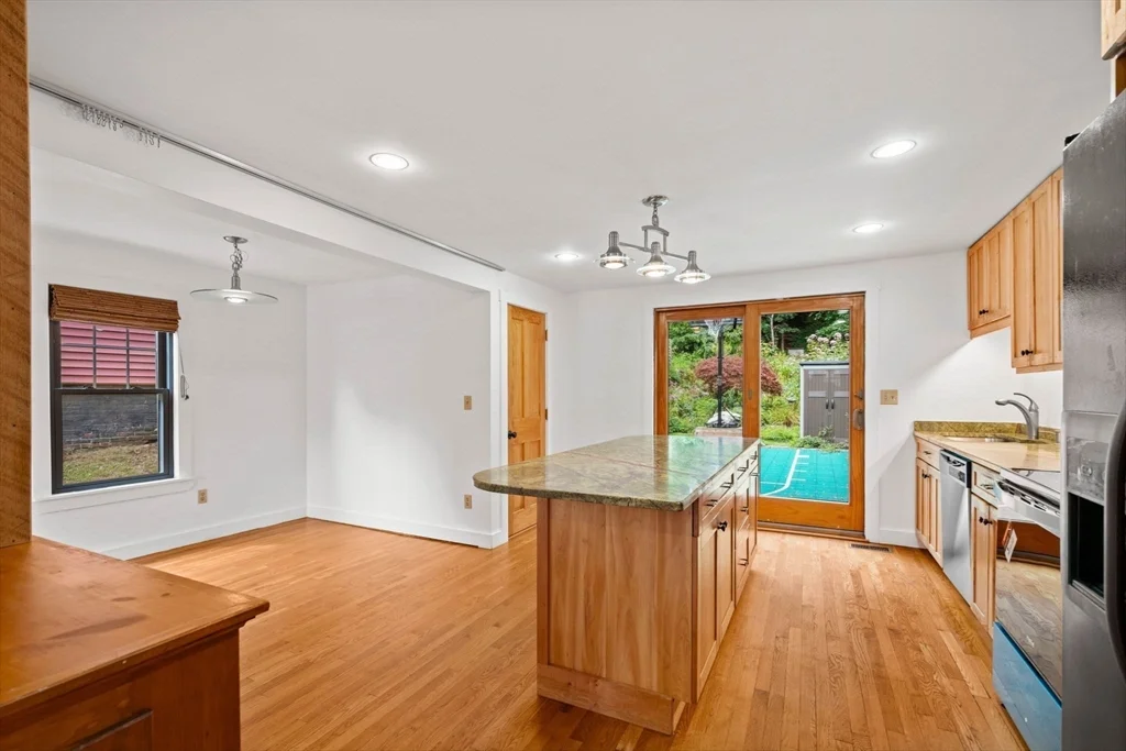 35 Merrimac, Amesbury