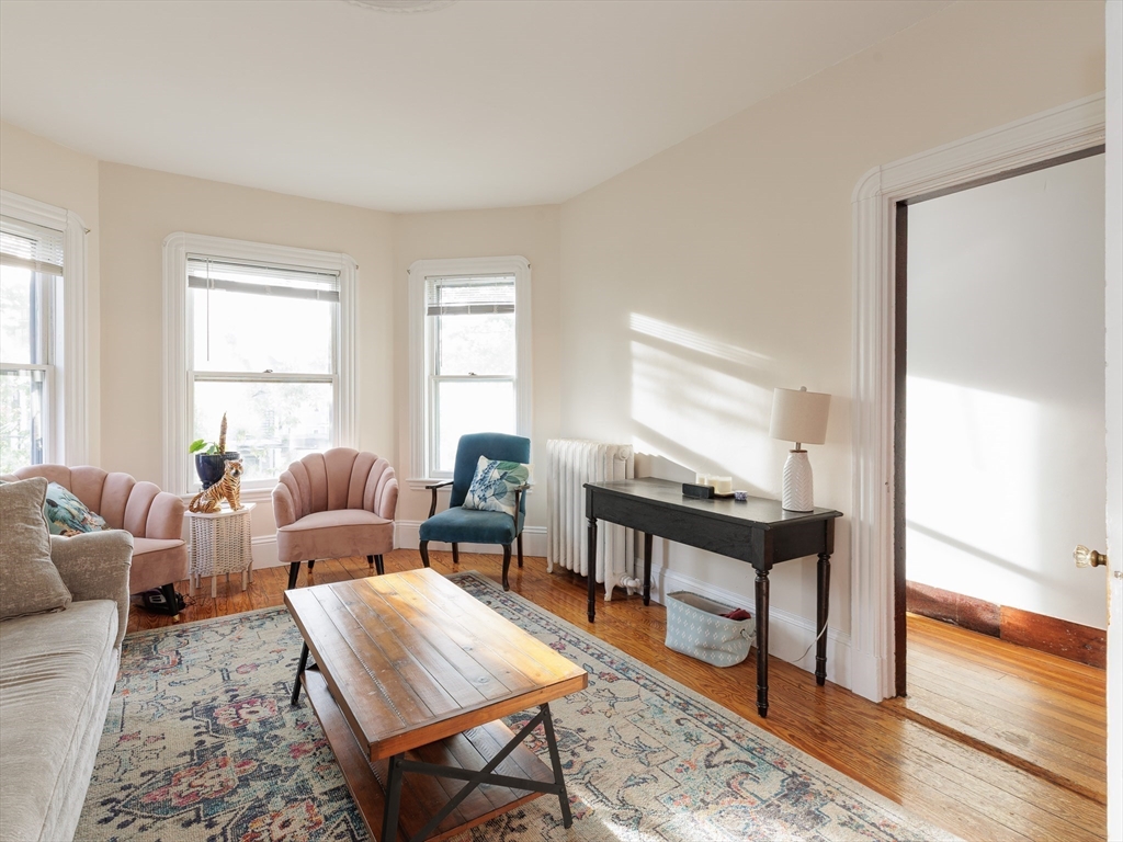 13 Oxford Ave, Belmont