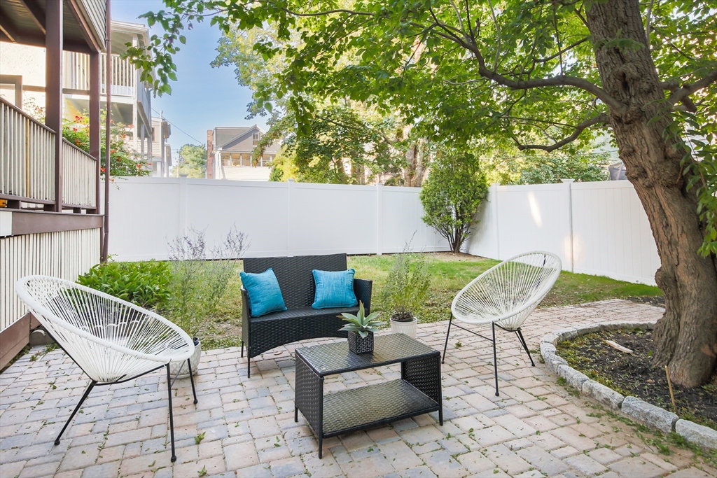 33 Central, Spring Hill