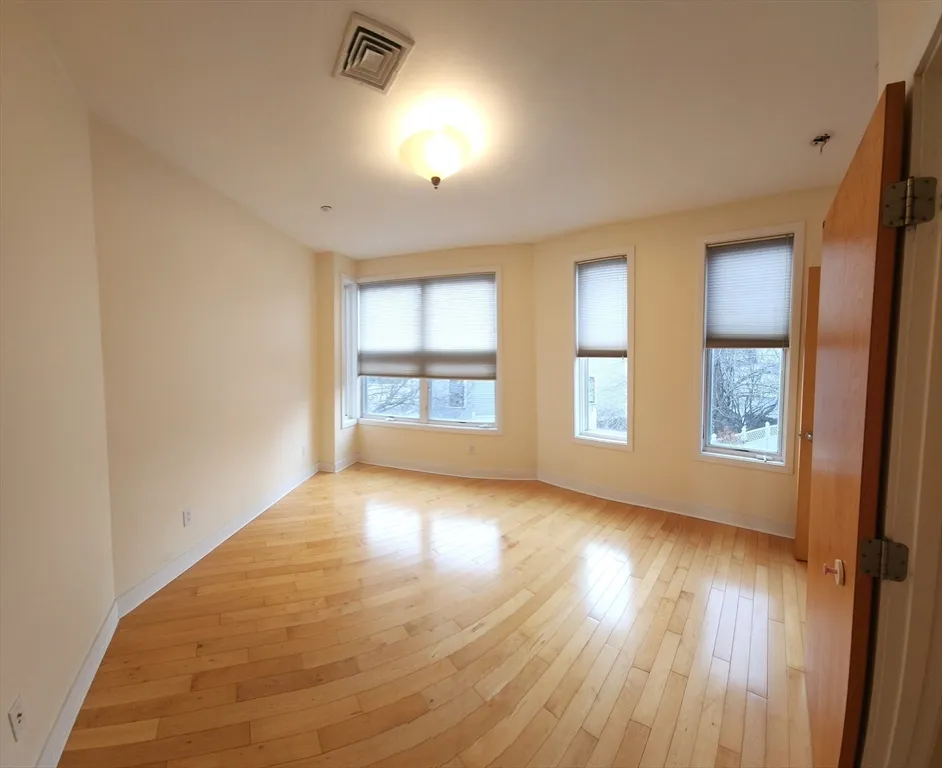 24 Bay State Rd, Cambridge Highlands