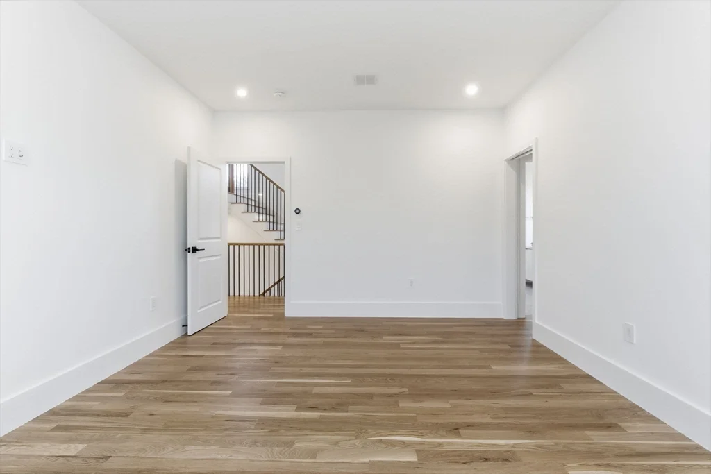 82 Louise Rd, Chestnut Hill