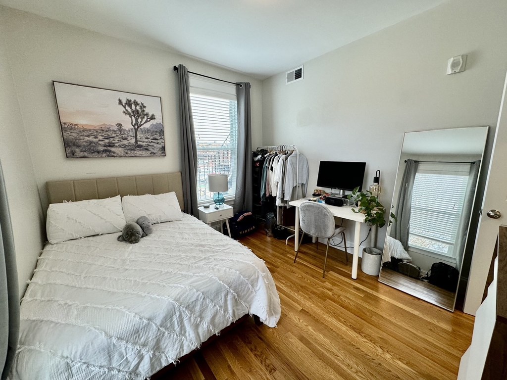 405 S Huntington Ave, Jamaica Plain