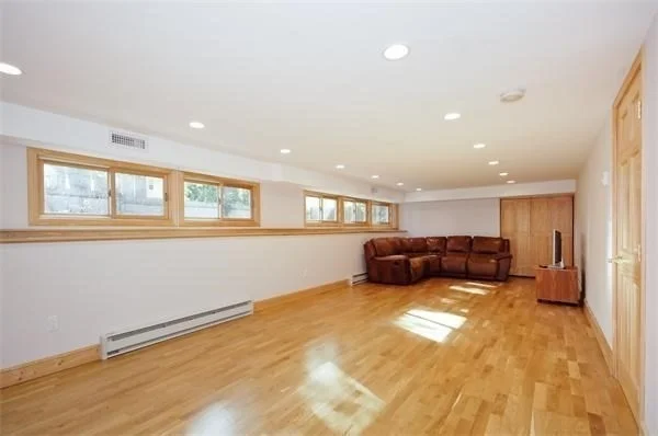 22 Westlund Rd, Belmont