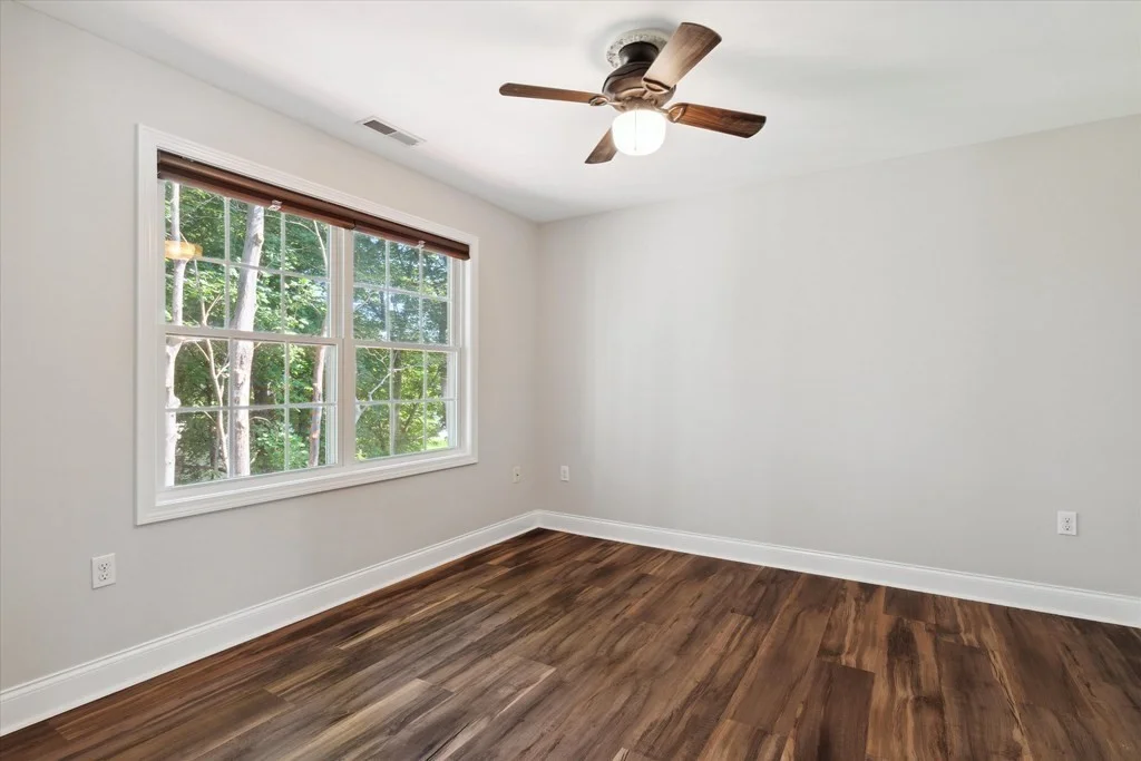 19 Benjamin Ln, Reading