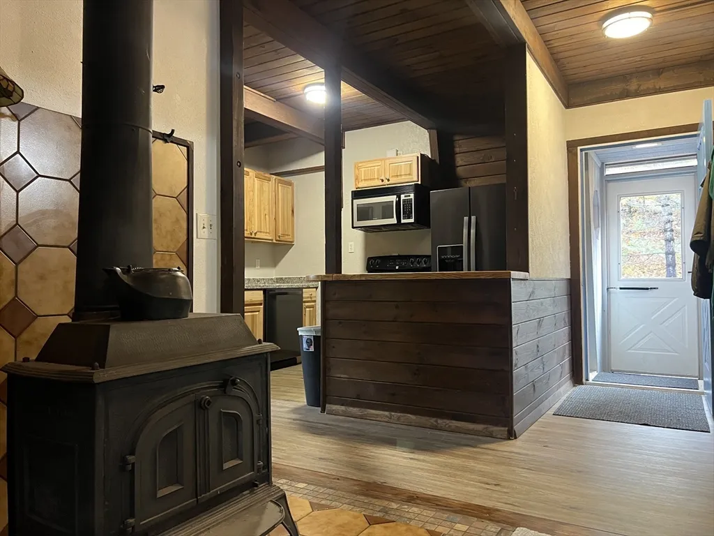 888 Salem St, Groveland