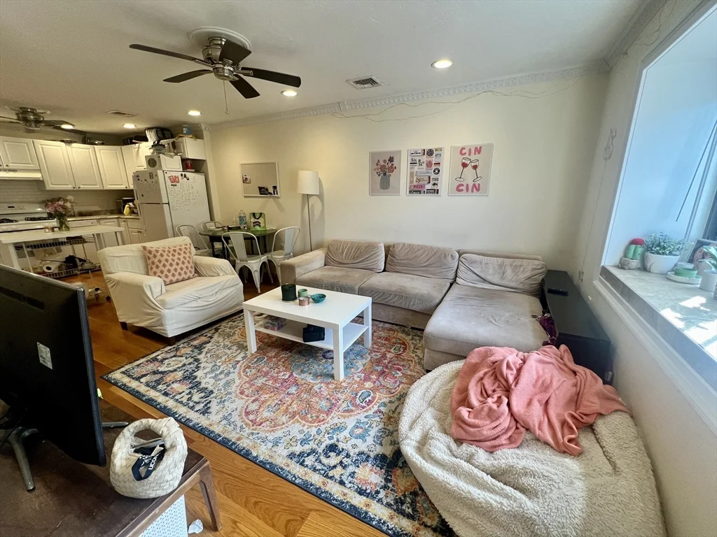 245 E St, South Boston