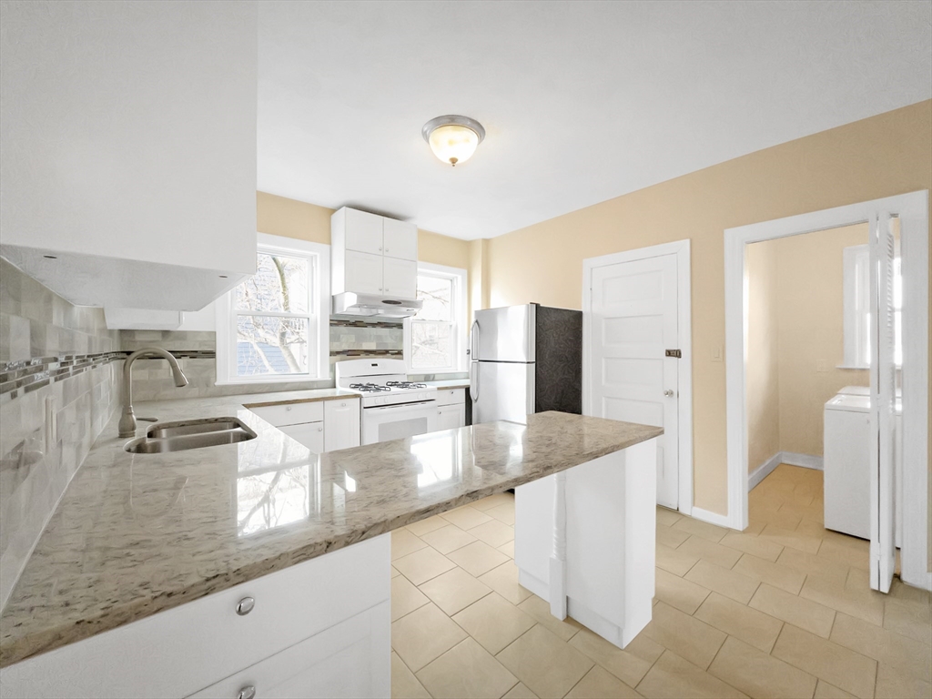 24 Montvale St, Roslindale