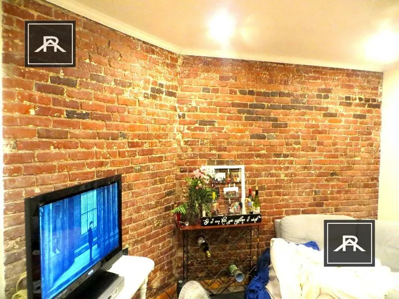 1689 Beacon St, Aspinwall Hill