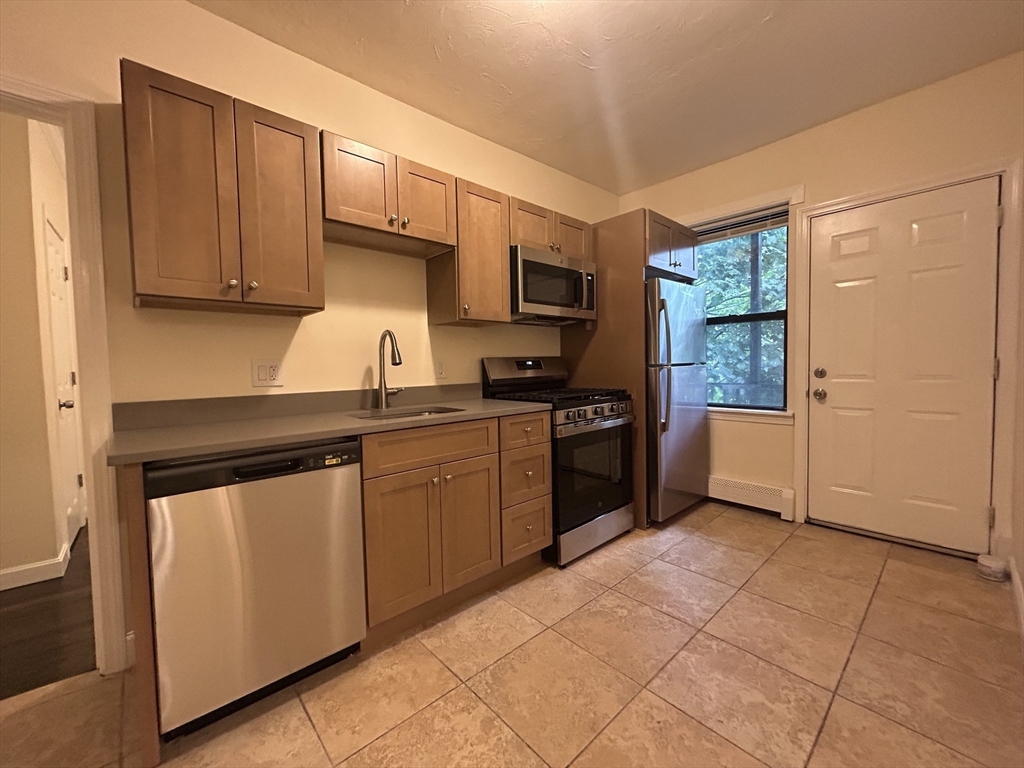 435 Walnut Ave, Roxbury