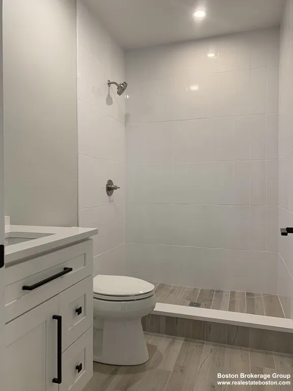 7 Sharon Ave, Auburndale