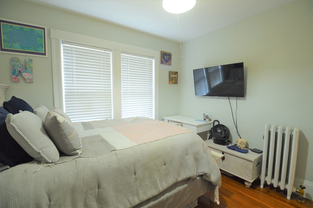 14 Breck Ave, Oak Square