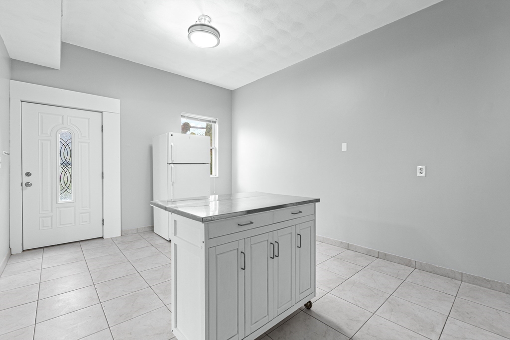 37 Munroe St, Somerville