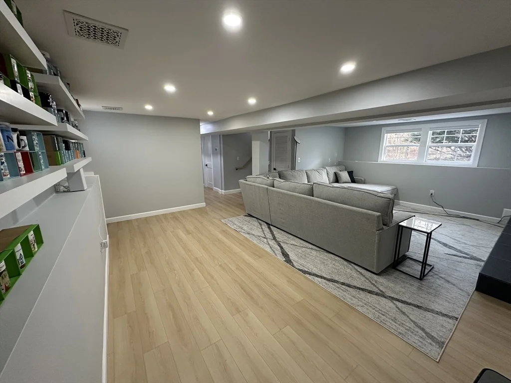 456 Parsonage St, Marshfield