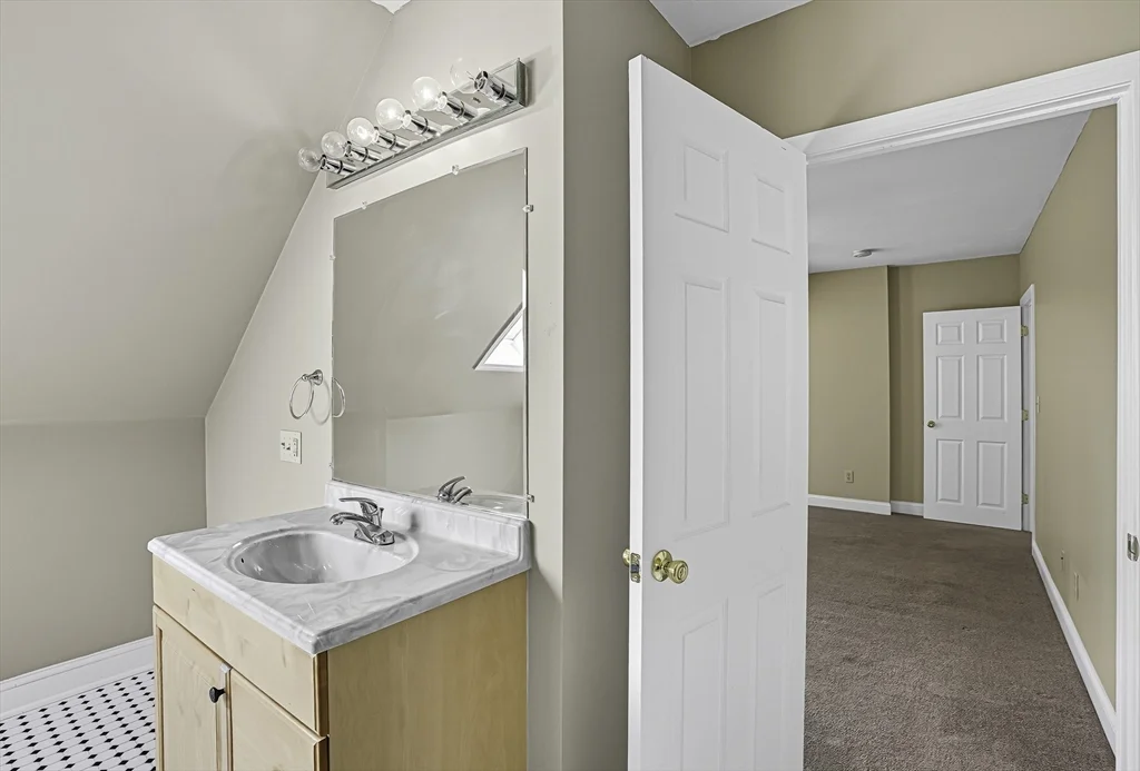 64 South St, Westborough