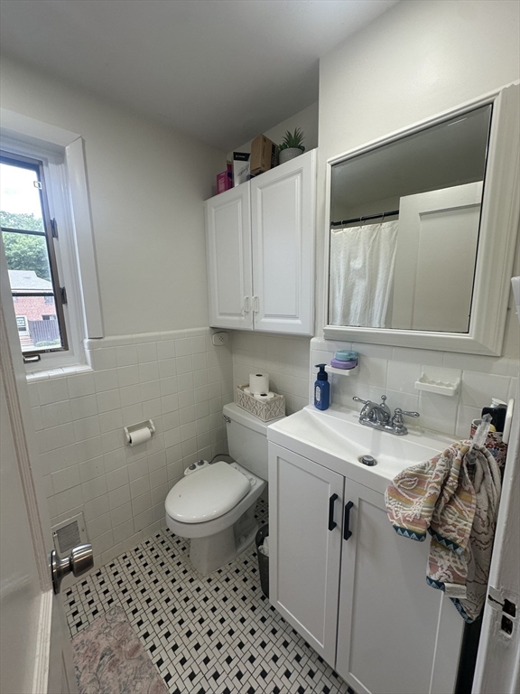 324 Lexington St, Watertown