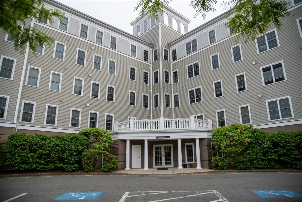 8 Crowninshield St, Peabody