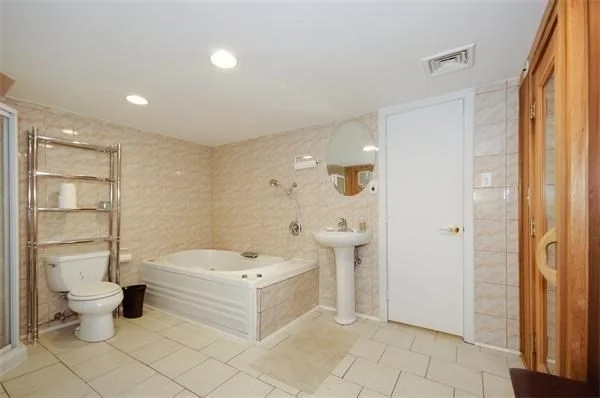 22 Westlund Rd, Belmont